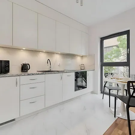 Cozy With Balcony In Very Close To Main Market Square By Renters