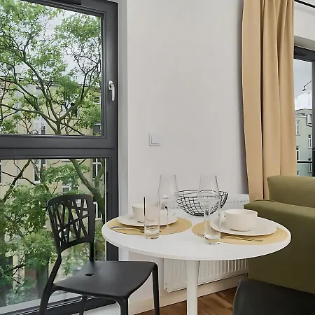 Cozy With Balcony In Very Close To Main Market Square By Renters 아파트 *