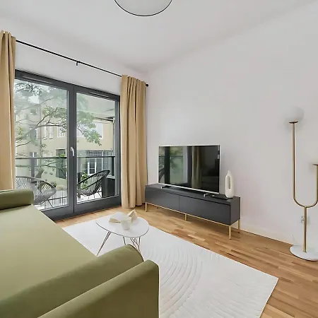 Cozy With Balcony In Very Close To Main Market Square By Renters