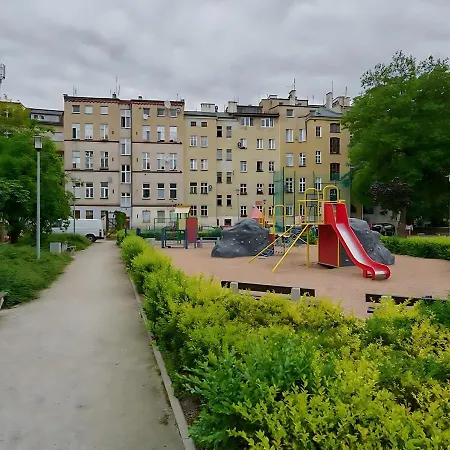 Apartment Cozy With Balcony In Very Close To Main Market Square By Renters