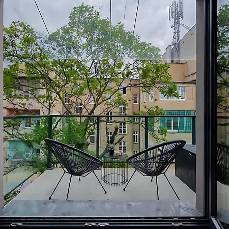 Cozy With Balcony In Very Close To Main Market Square By Renters Apartment